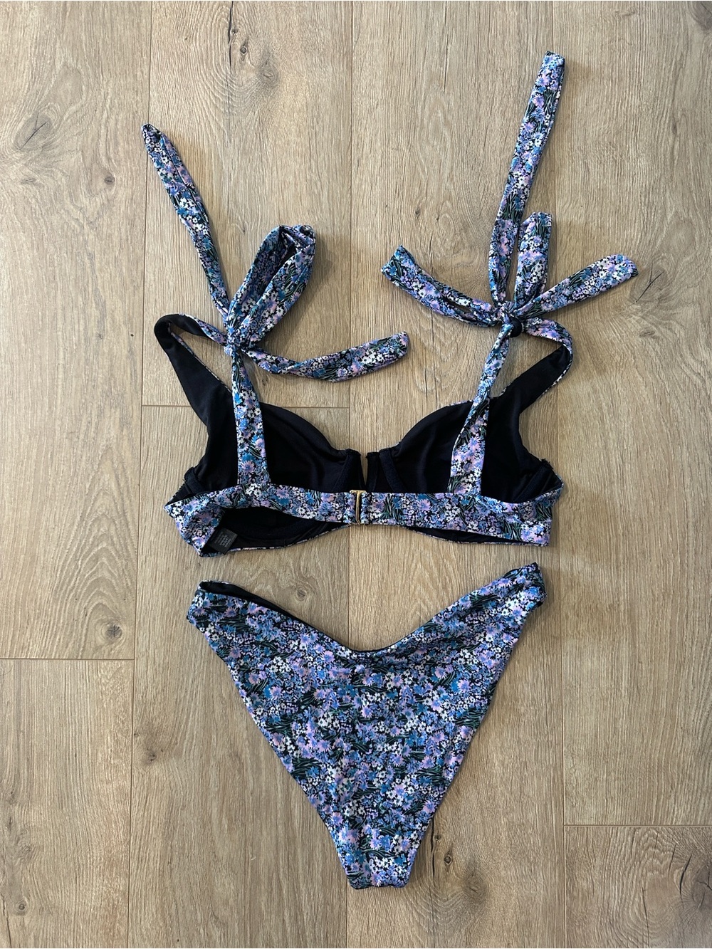 Beach Riot Bikini - Picture 3 of 5
